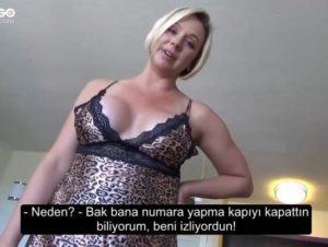 Azgın Üvey Annesinin Sulu Amını Sikecek Altyazılı Porno