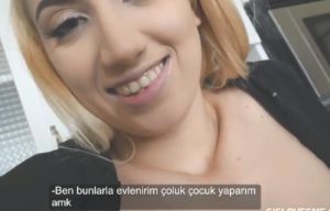 Sik Meraklısı Genç Kız Üvey Abisinin Büyük Yarağını Görünce Amı Sulandı