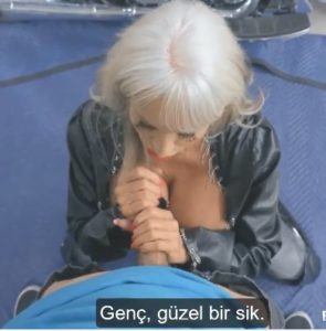 Motors Sikletçi Azgın Yaşlı Kadın Torunun Sevgilisiyle Zorla Sikişti altyazılı porno
