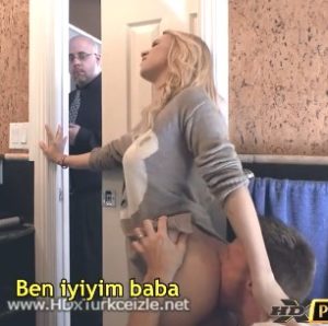 18 yaşında ki kız sevgilisi ile sikişirken babasına yakalanıyordu