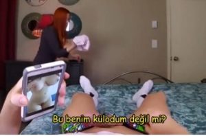 Annesinin Kilotuyla 31 Çekerken Annesinine Yakalanıyor