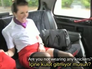 Azgın Hostes Taksi Şöförünü Azdırıp Sikişiyor – Türkçe Altyazılı Porno